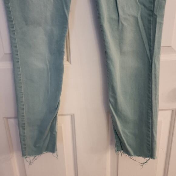 American Eagle Light Wash Jeans, 8 - Picture 4 of 9